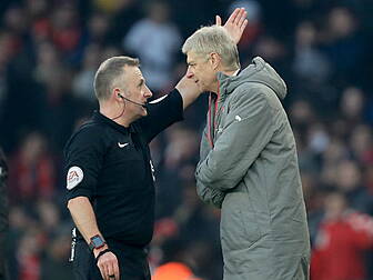 WATCH: Arsene Wenger apologise...